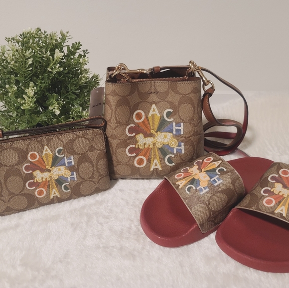 Coach Monogram Slides - Picture 4 of 4